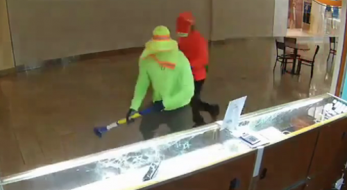 Sledgehammer-wielding robbers ransack Tampa jewelry store