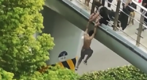 Attention Whore Falls From An Overpass In China