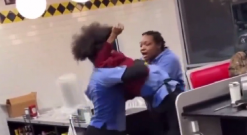 Little Rock female Waffle House workers get to fighting at work