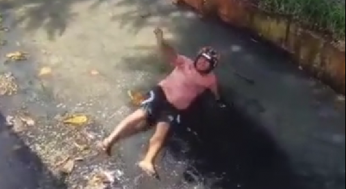 Thief Jumps Into Canal To Avoid Street Justice