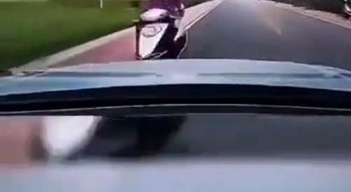 Stupid Driver Takes out Multiple Bikers