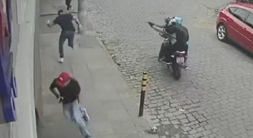 Quick Thinking Dude Avoids Assassins