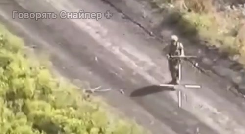 Russian soldier hits FPV drone with RPG