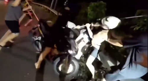 Group Of Bikers Attacked By Gang Controlling The Road In Vietnam