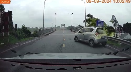 Bridge collapse in Vietnam