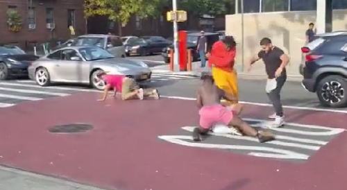 New Yorkers Beat Up Immigrants who took over Hood