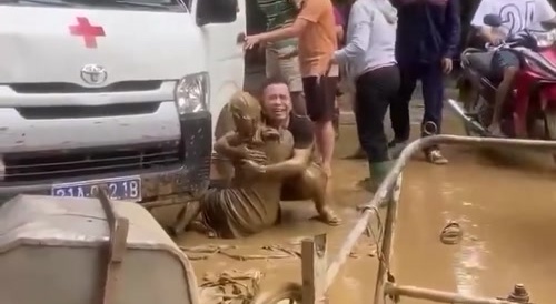 Woman  dragged by ambulance in Yen Bai city, Vietnam