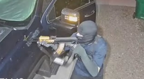 Thieves with AK-47-style rifle steal truck in Arizona