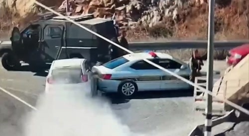 Arab terroriest try to kill israel police officer