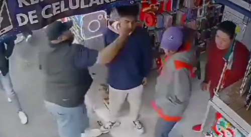 Angry customers beat up employees who repair cell phones