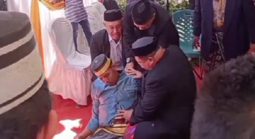 Idiot dies after using a dagger to penetrate his chest at a wedding ceremony