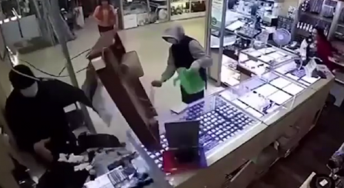 Brazen Jewelry Robbery In Russia