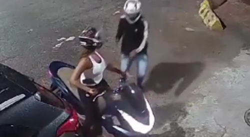 Girl Gets Robbed Of Her Moped