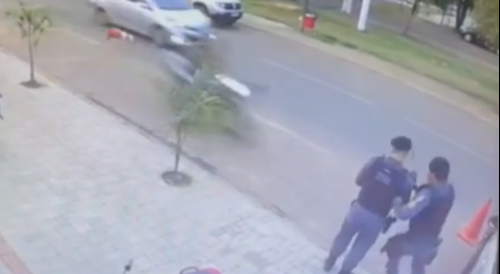 Cops Nearly Hit By Lost Control Motocycle