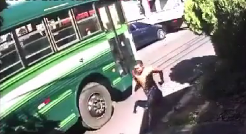 Man Throws Himself Under The Bus In El Salvador