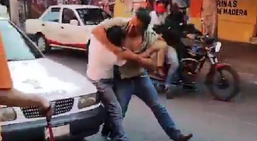 Mexican Taxi Drivers Get Into A Fist Fight Over A Client