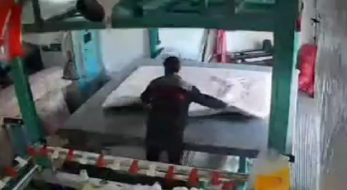 Malfunctioning cotton carding machine crushes man in China