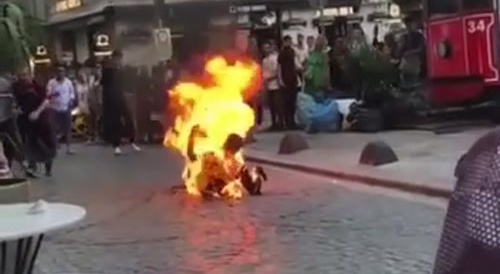 Friday Classsics: Man Sets Himself on Fire Outside Galata Tower in Istanbul (2022)