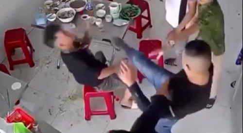 Drunk Fight In China Ends With Brutal Kick In The Face