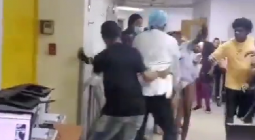 Haitian patient and his wife attack health personnel at Darío Contreras Hospital