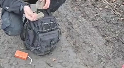 Russian deminer vs Ukrainian mine