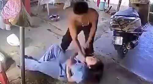 Tiny Wife Brutalized During Domestic Dispute