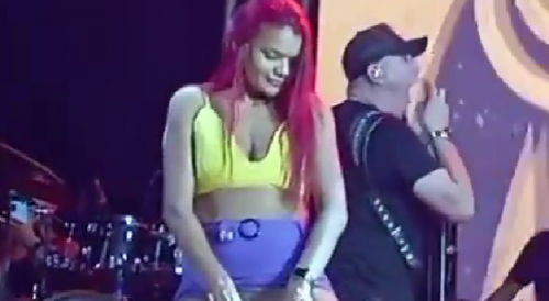 They invited her on stage and she showed her pussy