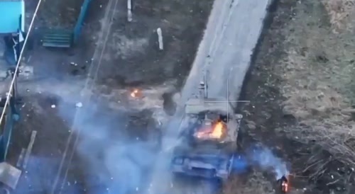 Ukrainians are blowing up a Russian T72 Tank with an FPV Drone.