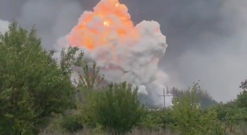 ODAB-500 strike filmed by Ukrainians landing on an adjacent Ukrainian position.