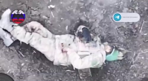 2 Ukrainian Soldiers being hunted by russian drones