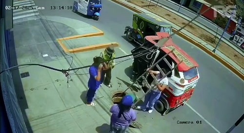 Woman Falls Into Drainage Well While Getting Off a Mototaxi in Peru..