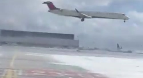 Video of Delta plane crash in Toronto