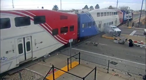 Utah : Train versus car (no gore).