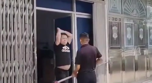 China: Mop VS Axe
