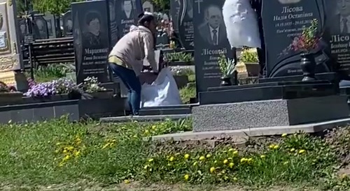 Gypsies stealing gifts from graves