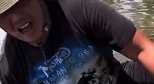 Snake Bites Man in da Nuts - ouch!