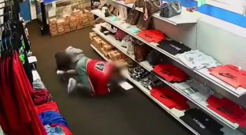 Store owner exchanges bullets with 6 rats