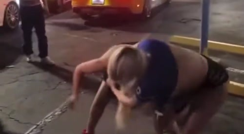 Strippers Fight Outside da Club