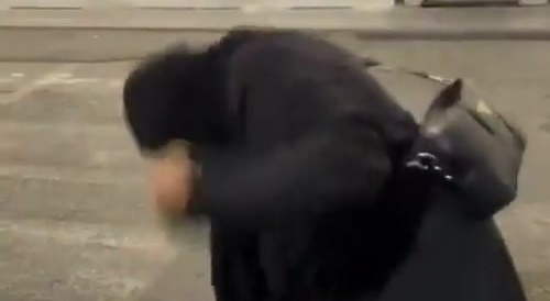 Muslim woman glitches seeing 2 people kiss in public