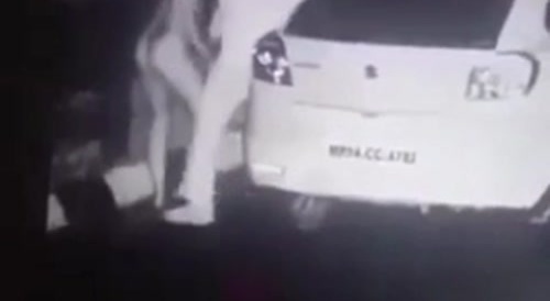 Indian politician fucks on the highway
