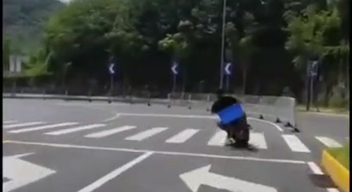 Delivery Boy Can't Handle Pain After Wiping Out