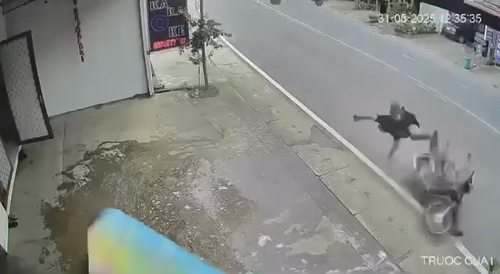 blindass biker all in thic guy from behind