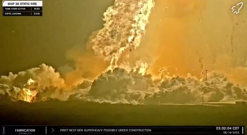 SpaceX Starship explodes during static fire test.