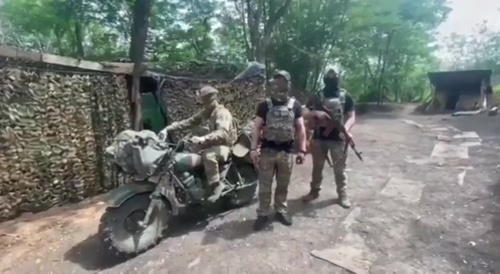 Russian Z-soldiers tried to film a cool an heroic video