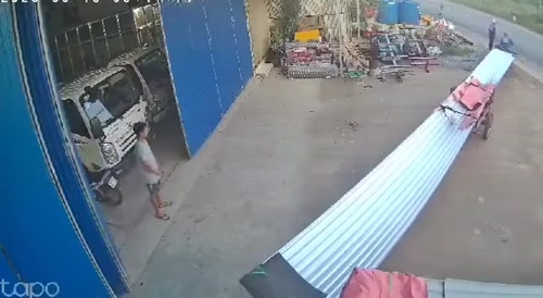 dumbass biker decapiated