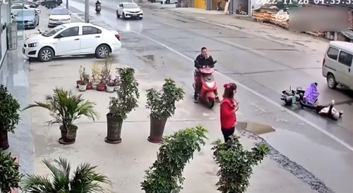 No aid after crash in china