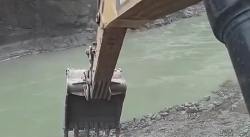By the skin of their teeth : excavator + monster rock... !