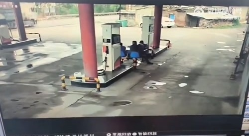 Close encounter with a runaway wheel... !