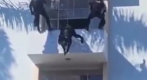 Elite Police Shoots Hostage Taker