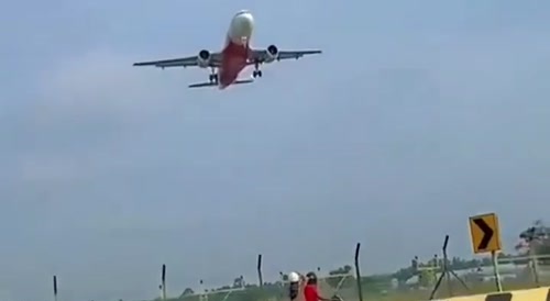 AirAsia! ❌ Eh Axia! ✅